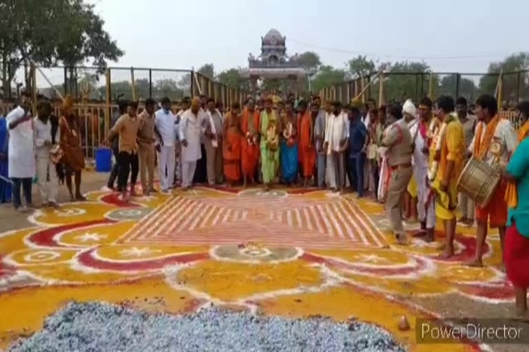 agnigundalu event celebrated grandly at  Komuravelli Mallanna temple in siddipet