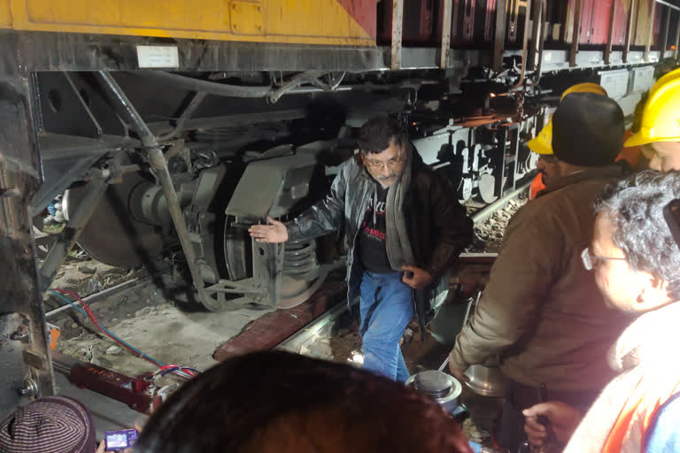 engine of the goods train derailed in Kashipur