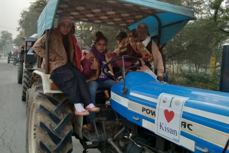 women-reached-the-dharna-by-driving-tractor-in-mahila-kisan-rally-in-hisar