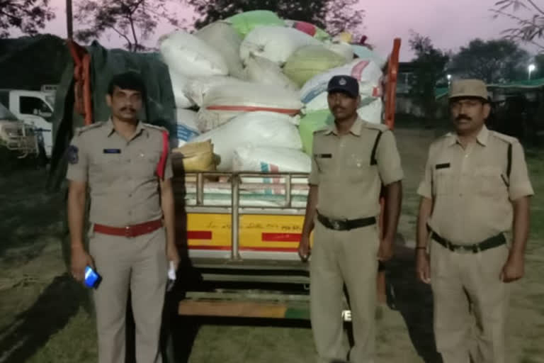 Police seize 30 quintals of PDS rice smuggled in auto in Gudur area of Mahabubabad