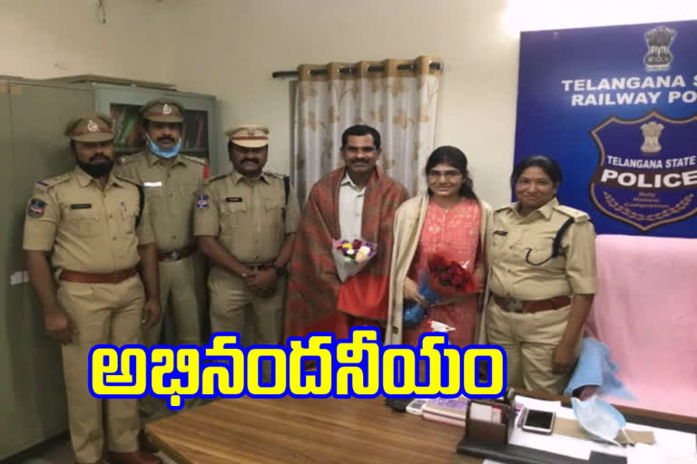 Railway SP congratulating Constable's daughter