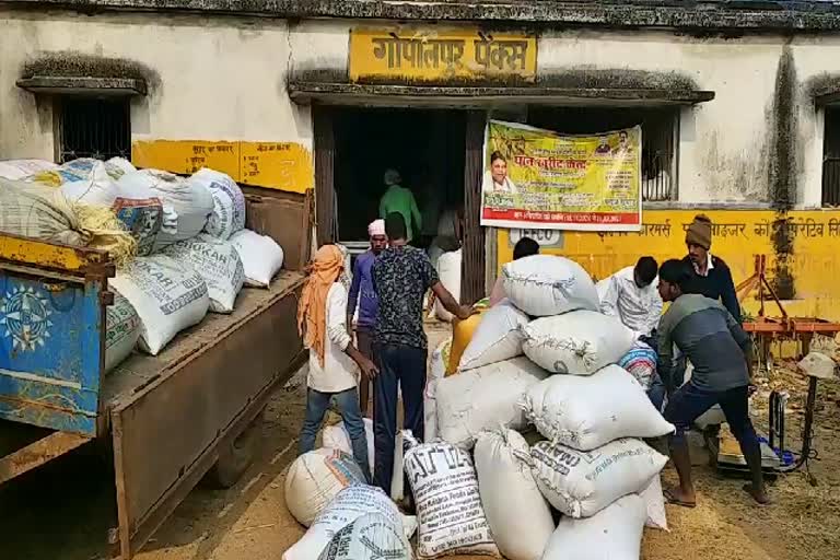 farmers not selling paddy at paddy purchase center in deoghar