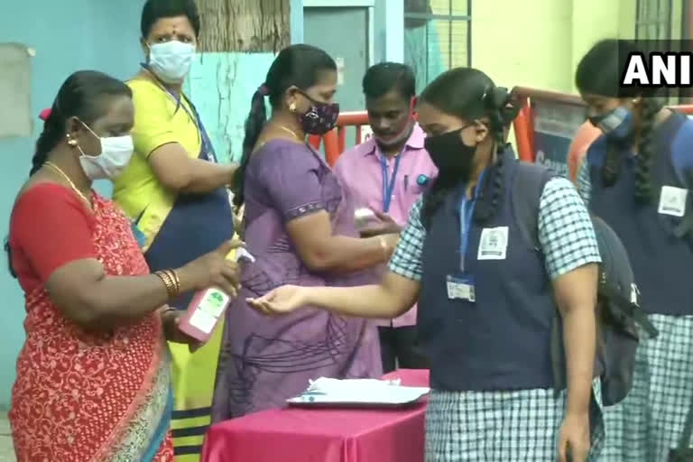 Schools reopened in Chennai  chennai school  ചെന്നൈയിലെ സ്‌കൂളുകൾ തുറന്നു  പത്ത്, പന്ത്രണ്ട് ക്ലാസുകൾ ആരംഭിച്ചു  എടപ്പാടി പളനിസ്വാമി  tamilnadu cm