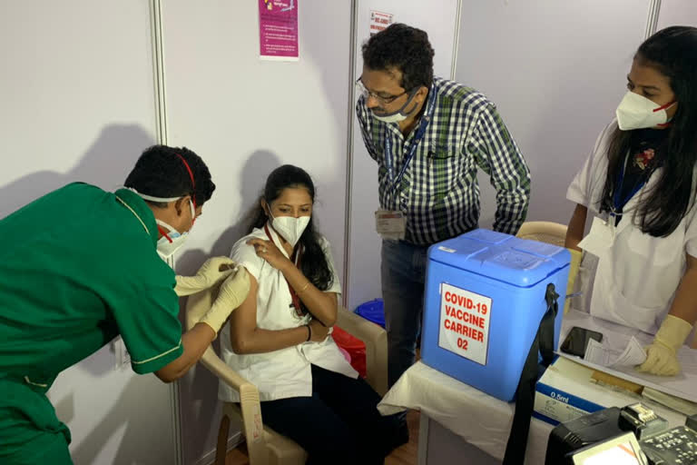 Corona Vaccination Restarted in mumbai bkc covid centre