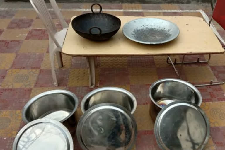 Three accused arrested for stealing utensils in Delhi