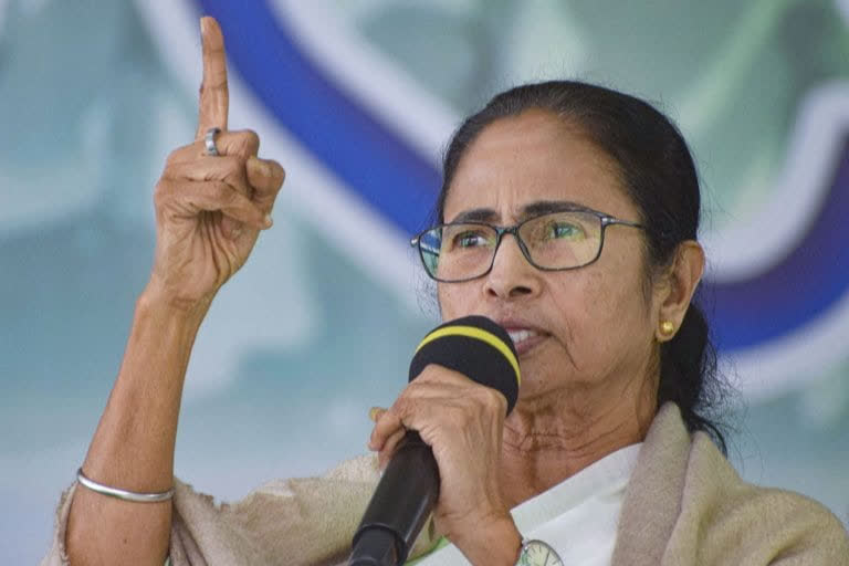 mamata banerjee criticizes media houses for support bjp