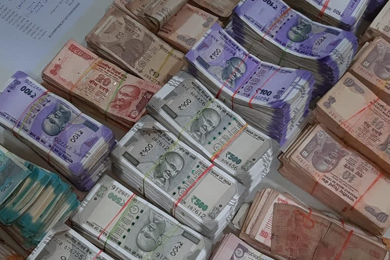 Rupee gains 11 paise to end at 73.17 against US dollar