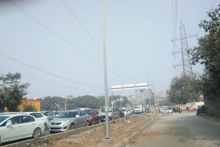 200 street lights being installed in Mahavir Enclave Ward