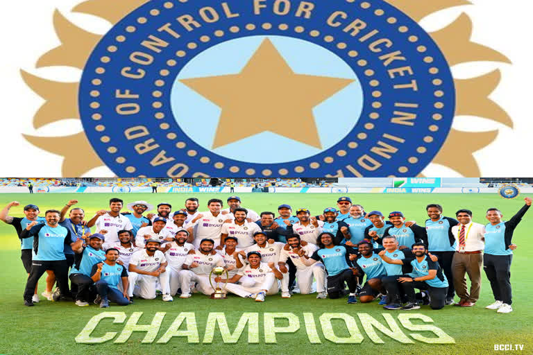 bcci announces cash reward to team india