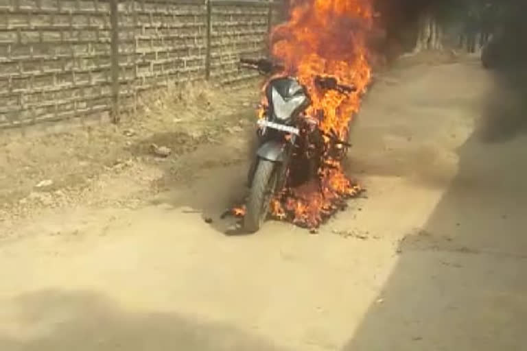 Fire in  moving bike on route of Mahua Toli