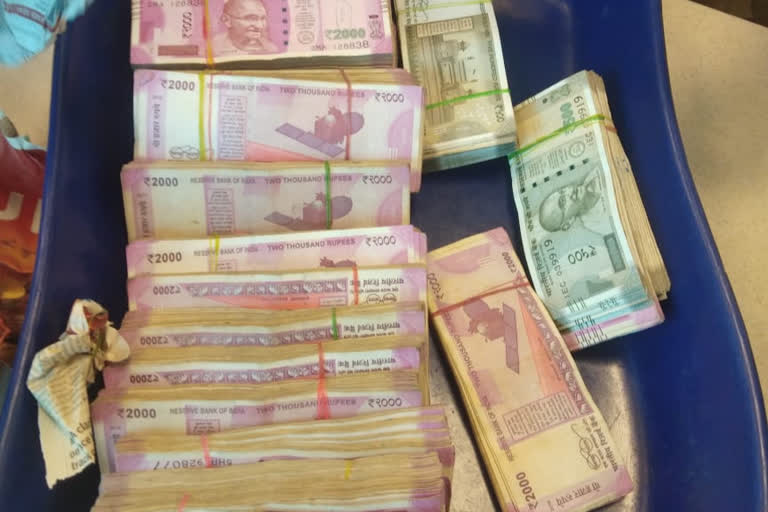 Money found in the washroom of Kempegowda International Airport!