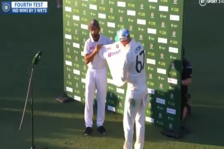 ajinkya rahane presented signature jersey to nathan lyon on his 100th test