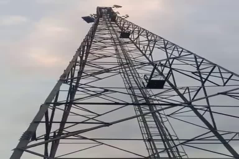 man commits suicide by jumping from mobile tower