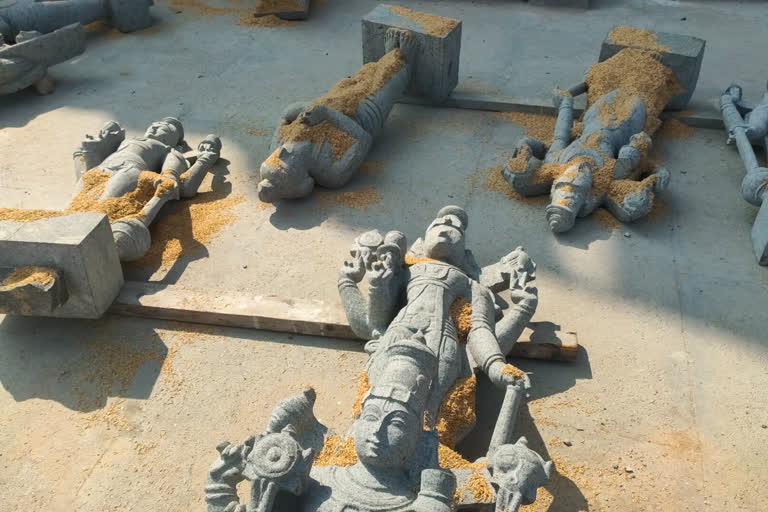 Statues of Salahars belonging to Yadadri