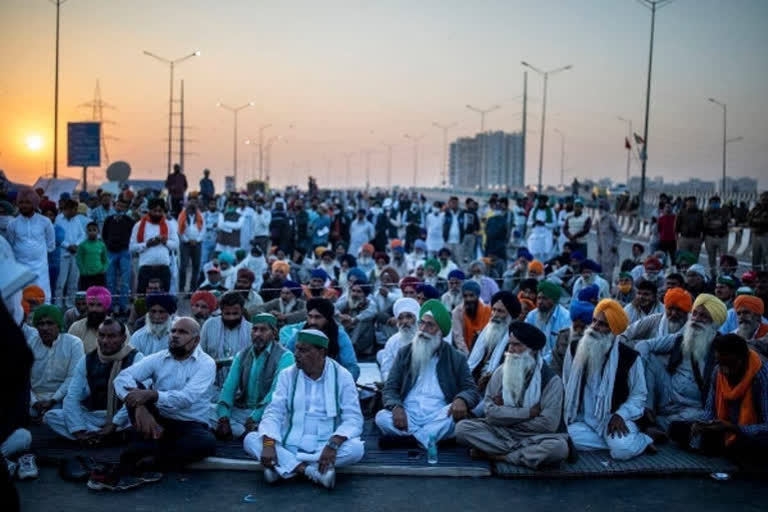 Farmers protest against farm laws, Farmers protest against farm laws and meeting with govt, Govt ten meeting with farmers, Govt ten meeting with farmers in Delhi, farm laws, farm laws news, ನೂತನ ಕೃಷಿ ಕಾಯ್ದೆಗಳ ವಿರುದ್ಧ ರೈತರ ಹೋರಾಟ, ನವದೆಹಲಿಯಲ್ಲಿ ನೂತನ ಕೃಷಿ ಕಾಯ್ದೆಗಳ ವಿರುದ್ಧ ರೈತರ ಹೋರಾಟ, ನೂತನ ಕೃಷಿ ಕಾಯ್ದೆಗಳ ವಿರುದ್ಧ ರೈತರ ಹೋರಾಟ ಸುದ್ದಿ, ನೂತನ ಕೃಷಿ ಕಾಯ್ದೆ, ನೂತನ ಕೃಷಿ ಕಾಯ್ದೆ ಸುದ್ದಿ,