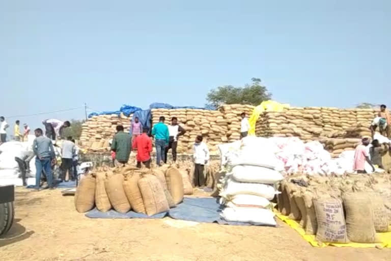 farmers facing problem in paddy procurement center