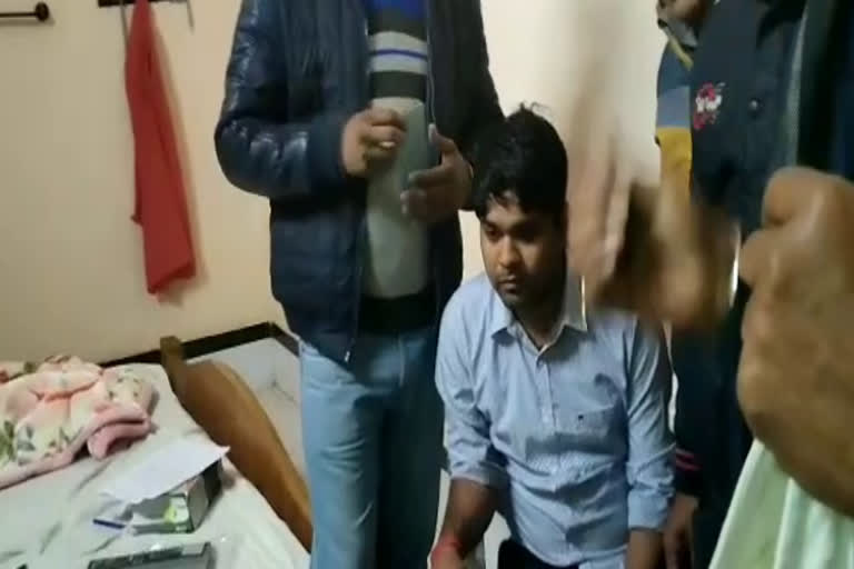 tehsildar-arrested-taking-a-bribe-of-one-lakh-in-panna