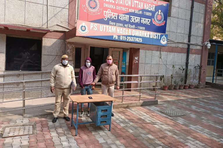 Delhi police arrested snatcher in uttam nagar