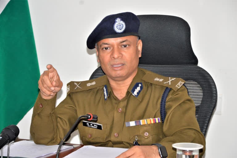 police commissioner op singh reviews 100 number dial service in faridabad