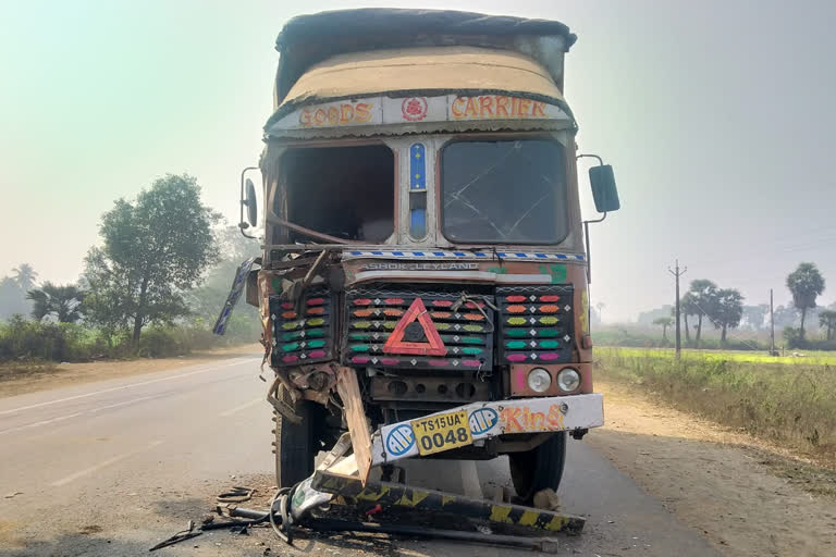 road accident at jeelugumilli mandal