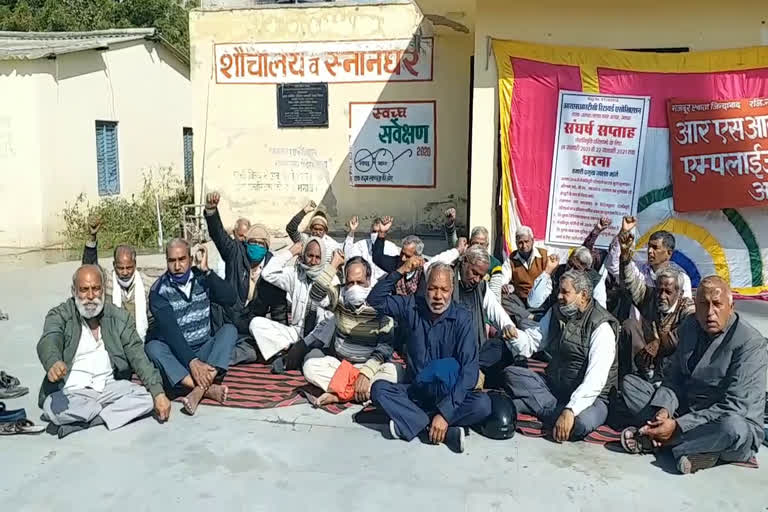 रोडवेज सेवानिवृत्त कर्मचारियों का प्रदर्शन, Protest of retired roadways employees