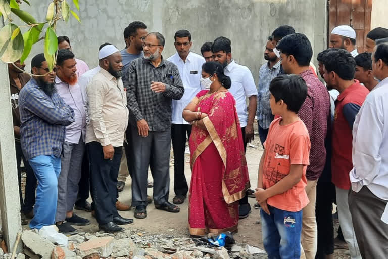 City Mayor Neetu Kiran CC of Bhoomi Puja for the construction of the road in the 52nd Division of Jamabad District.