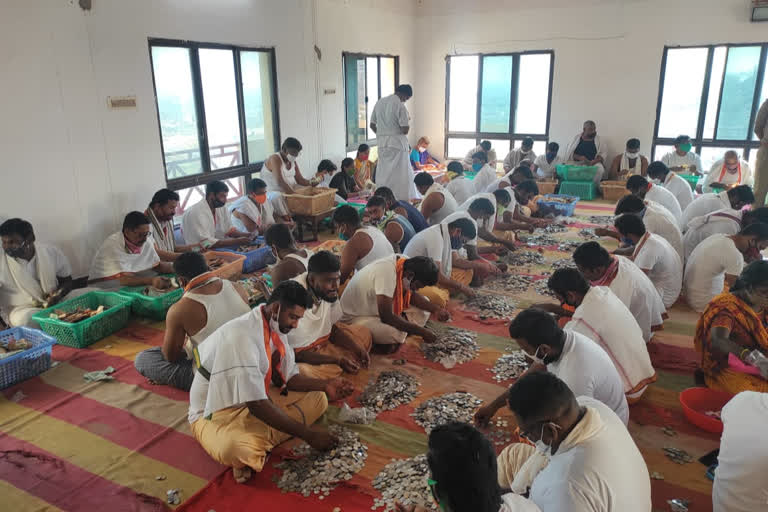 hundi counting in yadadri temple