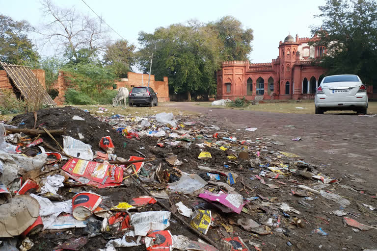 pathetic condition of sultan jahan manzil in aligarh