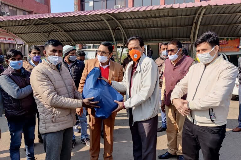 Municipal Mayor distributed corona safety kits to sanitation workers in panchkula