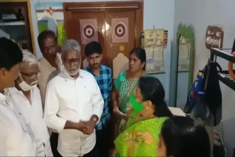 mla jagan mohan rao visited suicide farmer family