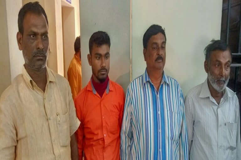 Four arrested in Telangana  Child labour in India  Child trafficking in India  ബാലവേല  26 കുട്ടികളെ പൊലീസ് രക്ഷപ്പെടുത്തി  നാല് പേർ അറസ്റ്റിൽ  കുട്ടികളെ കടത്തൽ  തെലങ്കാനയിൽ കുട്ടികളെ കടത്തൽ