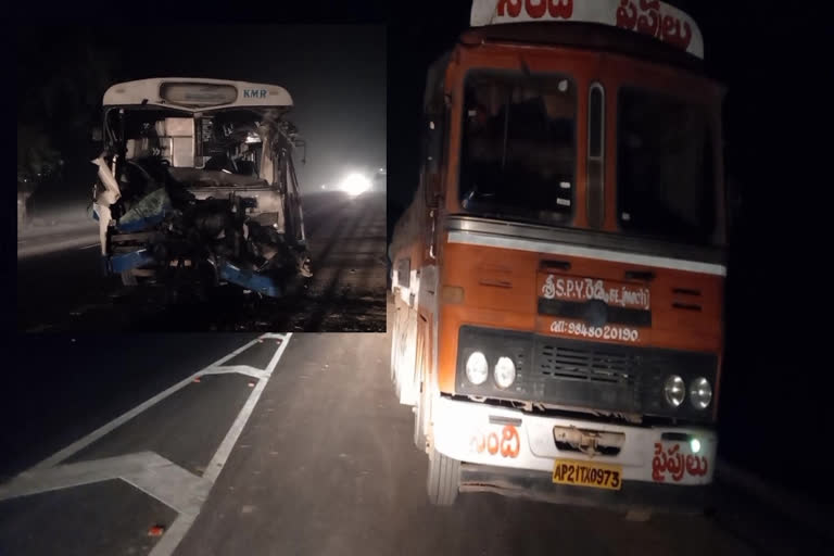 twenty-passengers-injured-in-bus-accident-at-chikatigalapalem