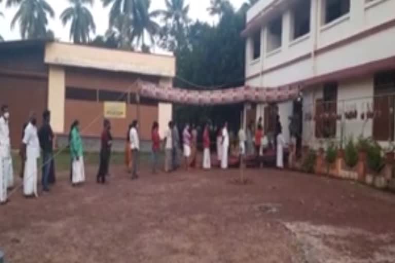 പുല്ലഴി വാർഡിൽ വോട്ടെടുപ്പ് ആരംഭിച്ചു  Thrissur Corporation has started voting in Pullazhi ward  തൃശൂർ വാർത്ത  കേരള വാർത്ത  തെരഞ്ഞെടുപ്പ്‌ വാർത്ത  kerala news  thrissur election news