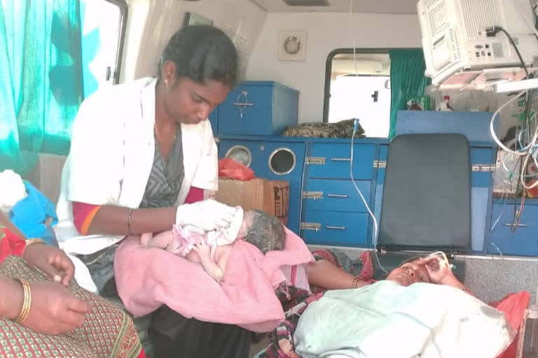 A pregnant woman gives birth to a beautiful baby girl in an ambulance near Chengam