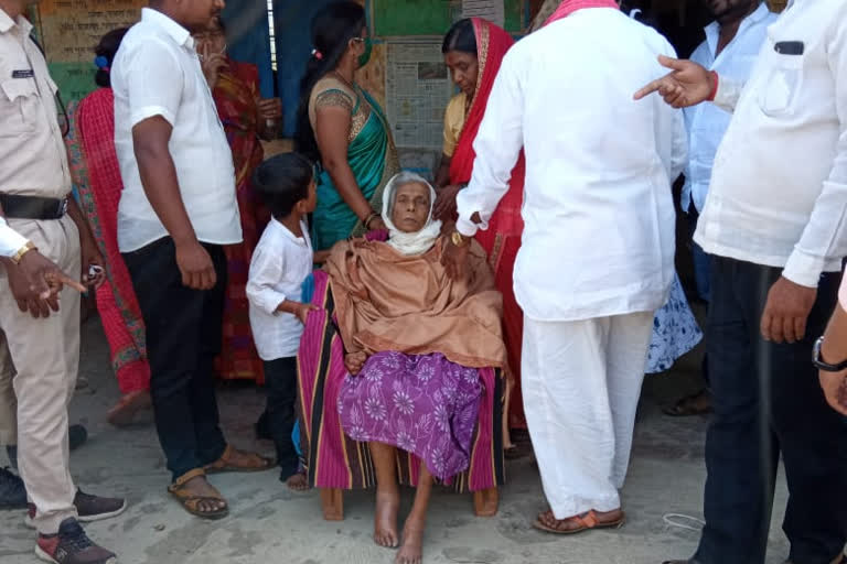 Grandson's victory by grandma's last vote, grandmother's death after voting, grandchild won by one vote