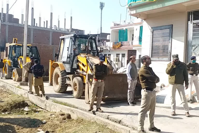 Ganj Mafia Shyam Bihari's three-storey house razed