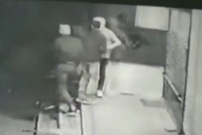 thieves-tried-to-steal-from-atm-in-dewas