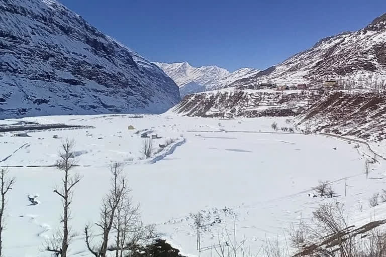 rivers  frozen due to cold in lahaul spiti