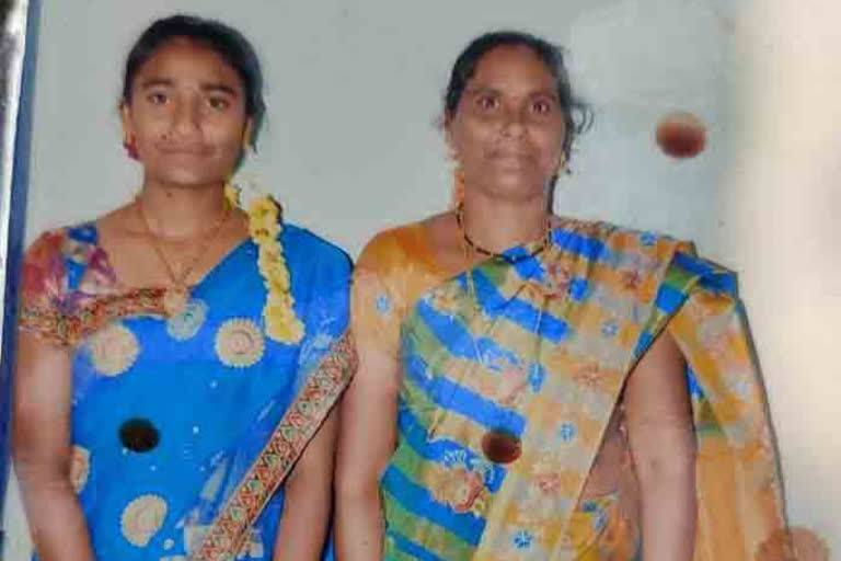 Mother and daughter were brutally murdered, Mother and daughter were brutally murdered in Karimnagar, Karimnagar murder, Karimnagar murder news, Karimnagar murder latest news, ತಾಯಿ ಮತ್ತು ಮಗಳ ಬರ್ಬರ ಕೊಲೆ, ಕರೀಂನಗರದಲ್ಲಿ ತಾಯಿ ಮತ್ತು ಮಗಳ ಬರ್ಬರ ಕೊಲೆ, ಕರೀಂನಗರ ಕೊಲೆ, ಕರೀಂನಗರ ಕೊಲೆ ಸುದ್ದಿ,