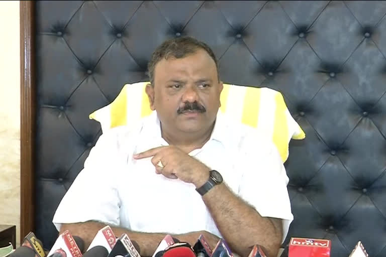 ex mla yarapathineni fires on ycp govt