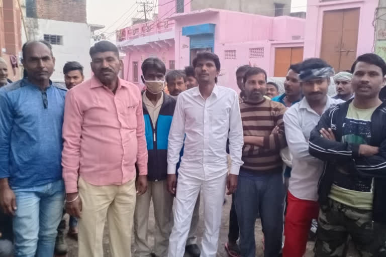 workers on strike in karauli, cleaning system in Karauli