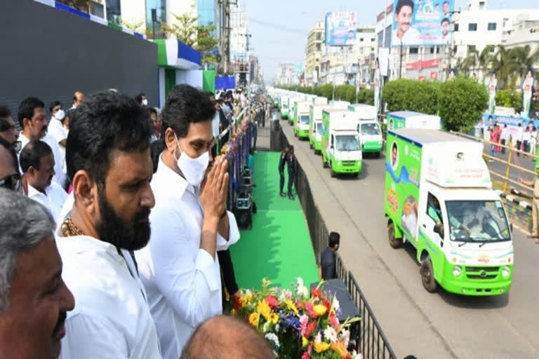 Andhra CM flags off 2,500 MDUs