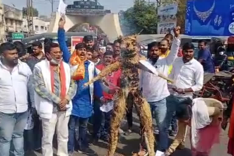 Saif Ali's effigy burnt for web series tandav