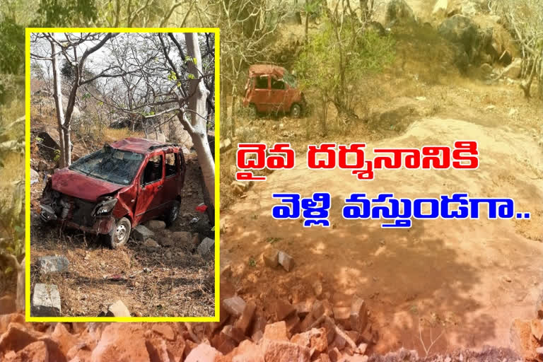 car accident in mahaboobnagar dist in manyamkonda ghat road  five persons injured