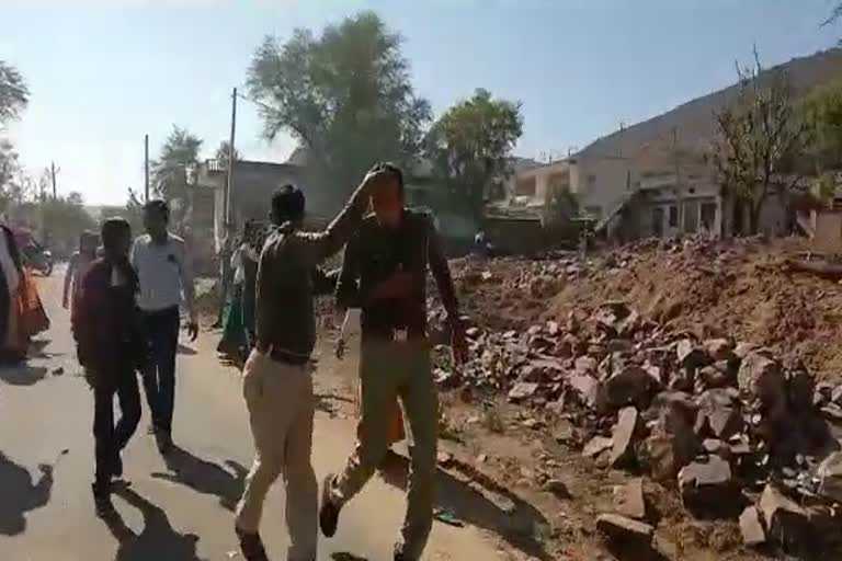 stone pelted in Dausa, villagers pelted stones