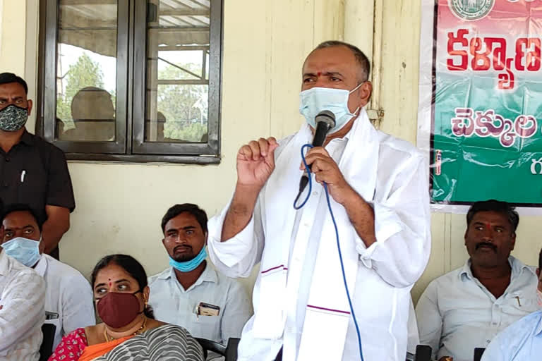 MLA Gandra Venkata Ramana Reddy  distributed kalyanalaxmi, shadi mubarak cheques