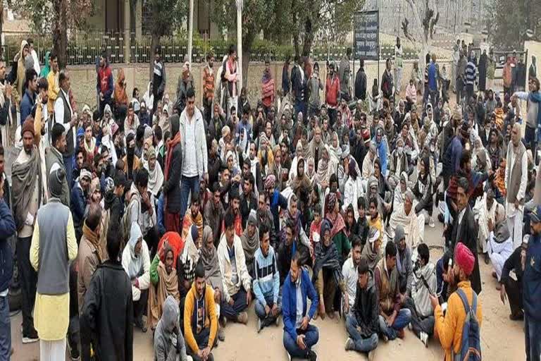 Farmers protest in Jhunjhunu, बिजली समस्याओं पर किसानों का प्रदर्शन