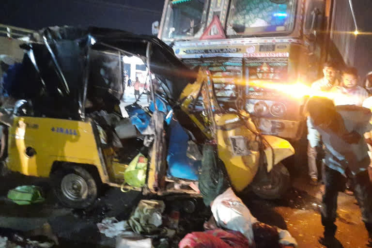 8 DIED AND 10 WERE INJURED IN ROAD ACCIDENT IN NALGONDA DISTRICT