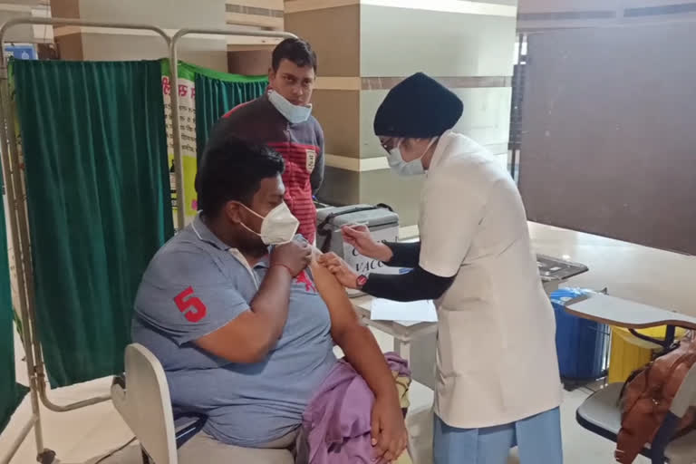 85 health workers vaccination rohtak pgi