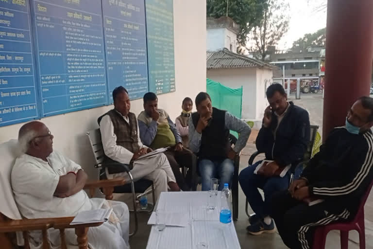 Parliamentary Secretary Chintamani Maharaj heard people problems in balrampur